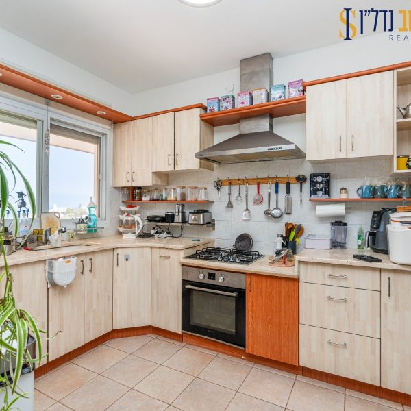 ברוך בוארון 6 B